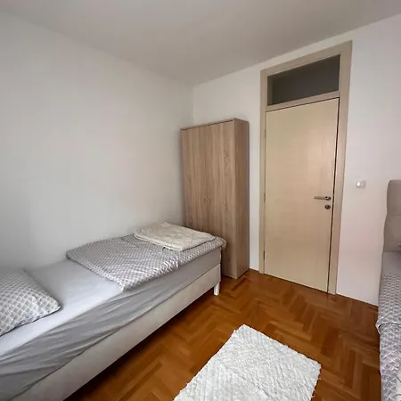 Istocno Sarajevo-trosoban Stan Apartment Donje Mladice