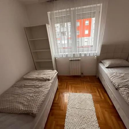 Istocno Sarajevo-trosoban Stan Apartment Donje Mladice